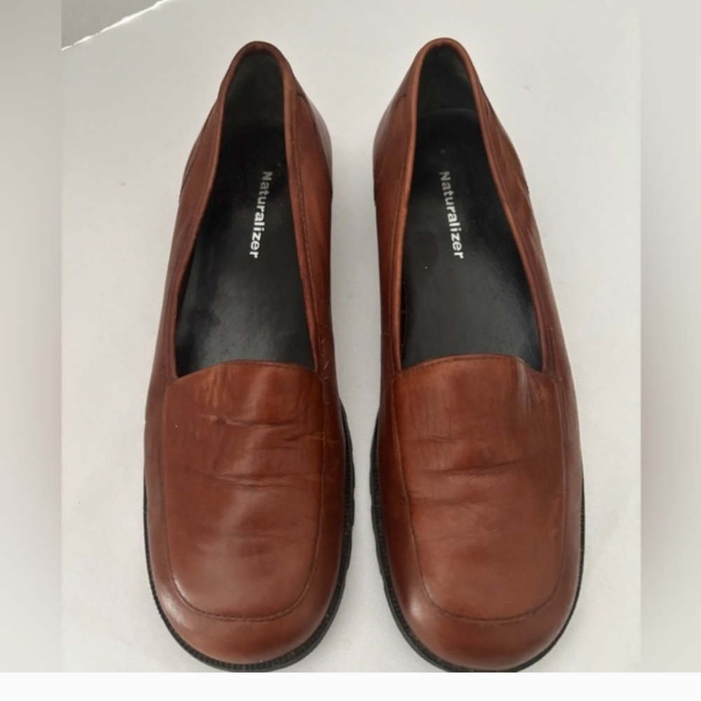 🤎 It's Giving Carolyn ~ Cognac Leather Loafers - Picture 10 of 11